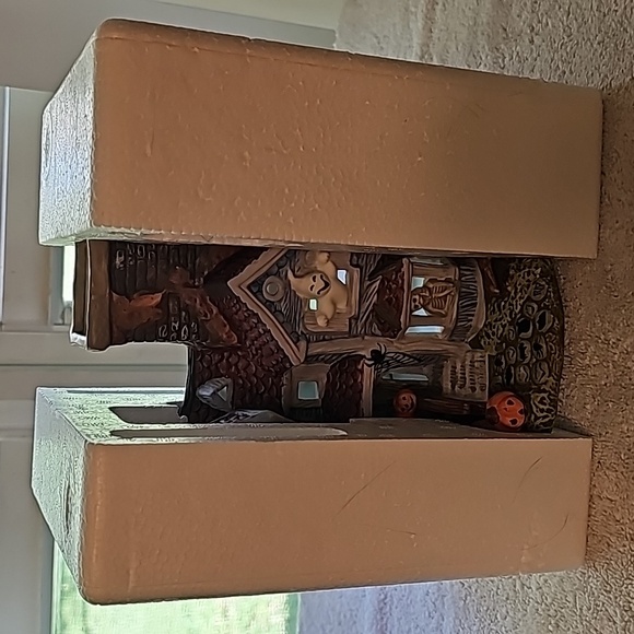 PartyLite Ghostly Tealight House - Picture 8 of 12